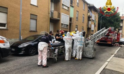 Pompieri in azione per soccorrere una persona in via Asiago