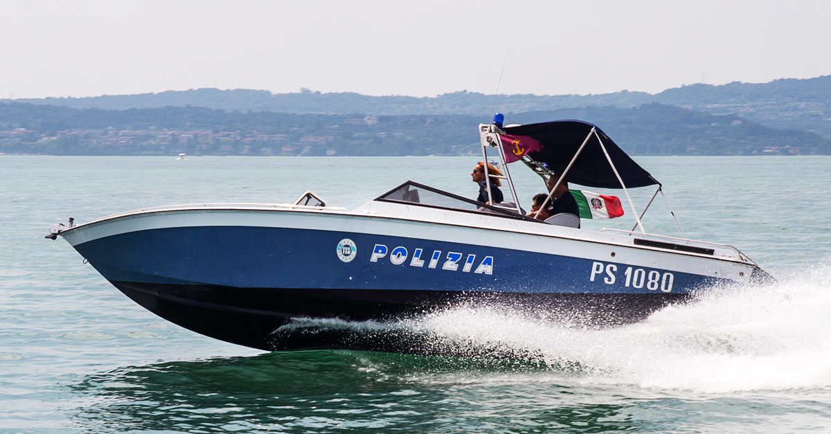Nove tedeschi rischiano di affondare nel Lago Maggiore