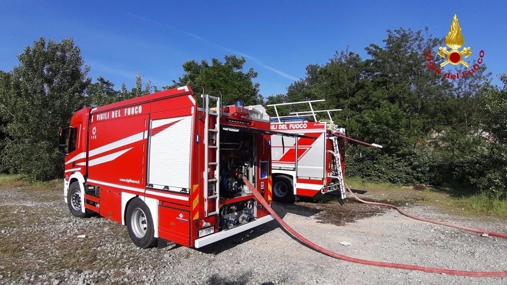 Novara incendio in via Umberto Barozzi