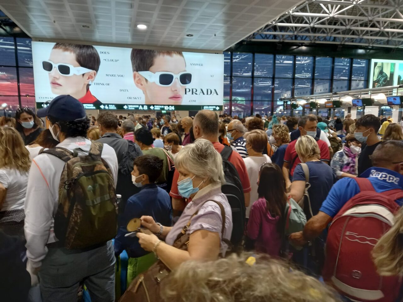 Aronese racconta: “A Malpensa assembramenti vergognosi”