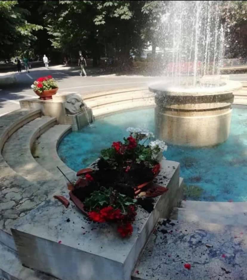 Novara vandalizzata la fontana dell’Allea