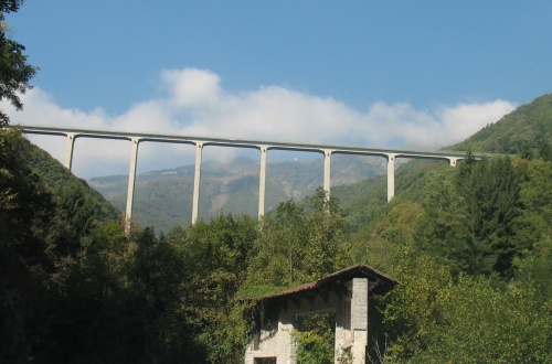 Tragedia al ponte della Pistolesa: donna si butta nel vuoto