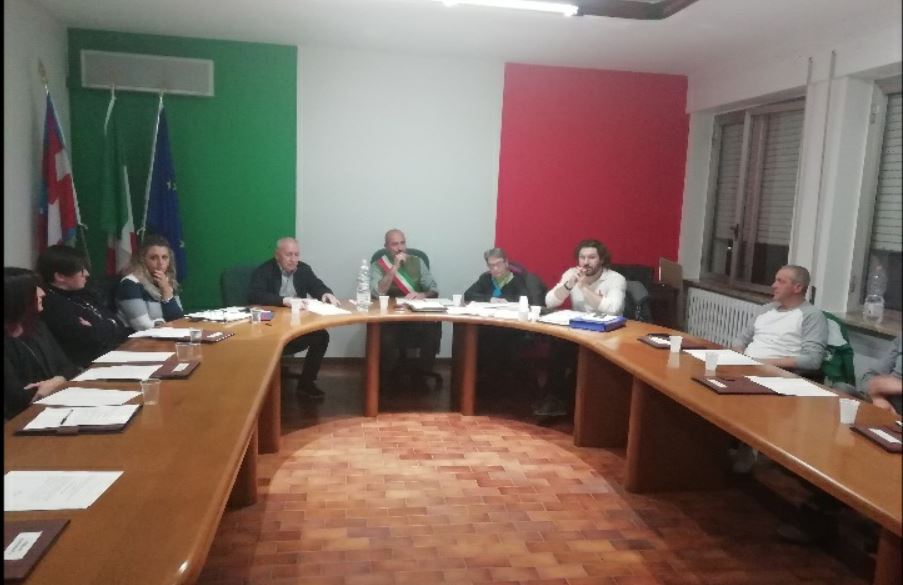 Domani sera torna il Consiglio comunale “atipico” di Divignano