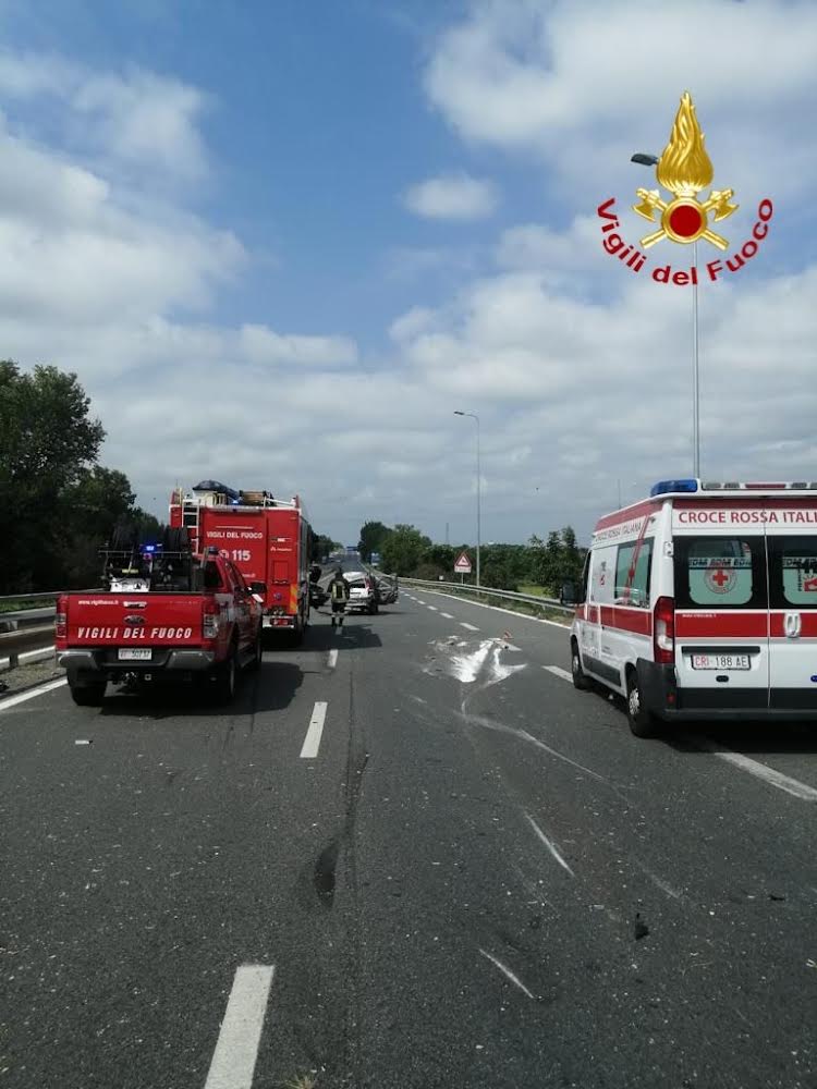 Tangenziale Est di Novara chiusa al traffico per incidente