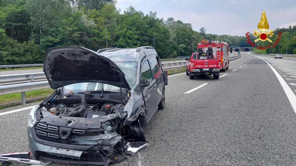 Incidente in autostrada sull’A26 ad Arona: un ferito