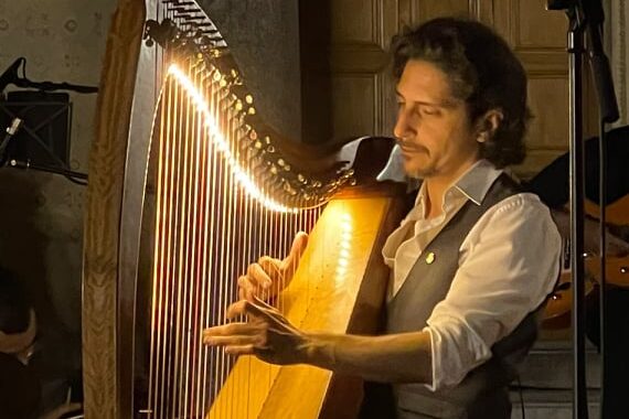 Alla pieve di San Martino a Gattico un concerto di arpe celtiche