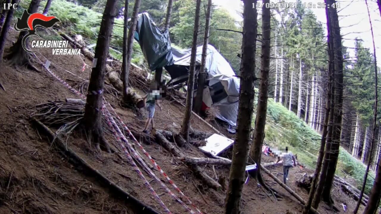 Due fratelli di Arona violano l’area sotto sequestro del Mottarone: beccati dalle telecamere