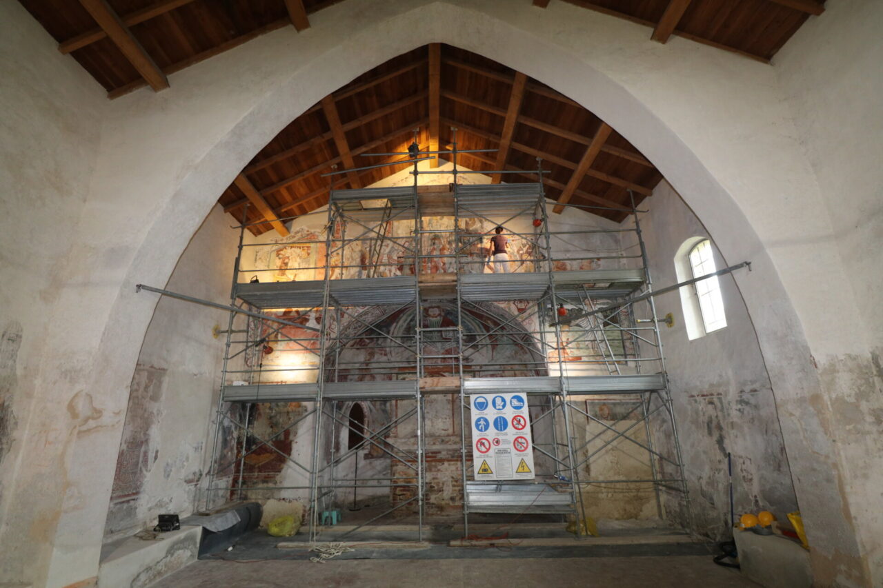 Chiesa Sillavengo: restauro dei preziosi affreschi grazie a Fondazione Comunità Novarese onlus