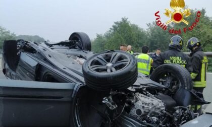 Auto si ribalta in autostrada a Cressa: due feriti in codice giallo all'ospedale di Borgomanero