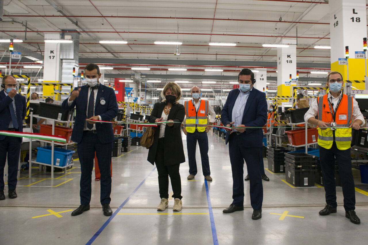 Il centro Amazon Novara è operativo: 900 posti di lavoro a 1550 euro lordi