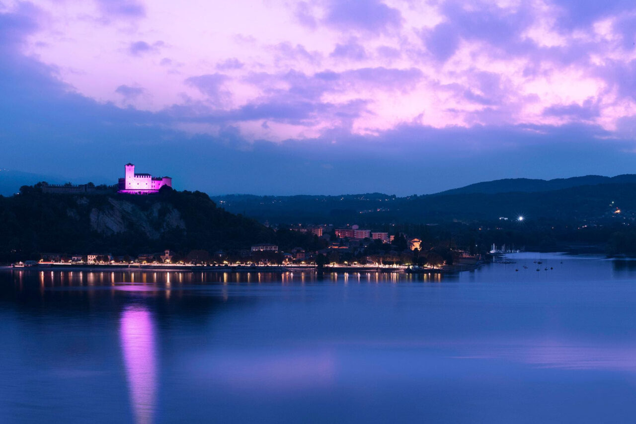 Palazzo Borromeo sull’Isola Bella e Rocca di Angera si tingono di rosa per la campagna di Fondazione AIRC