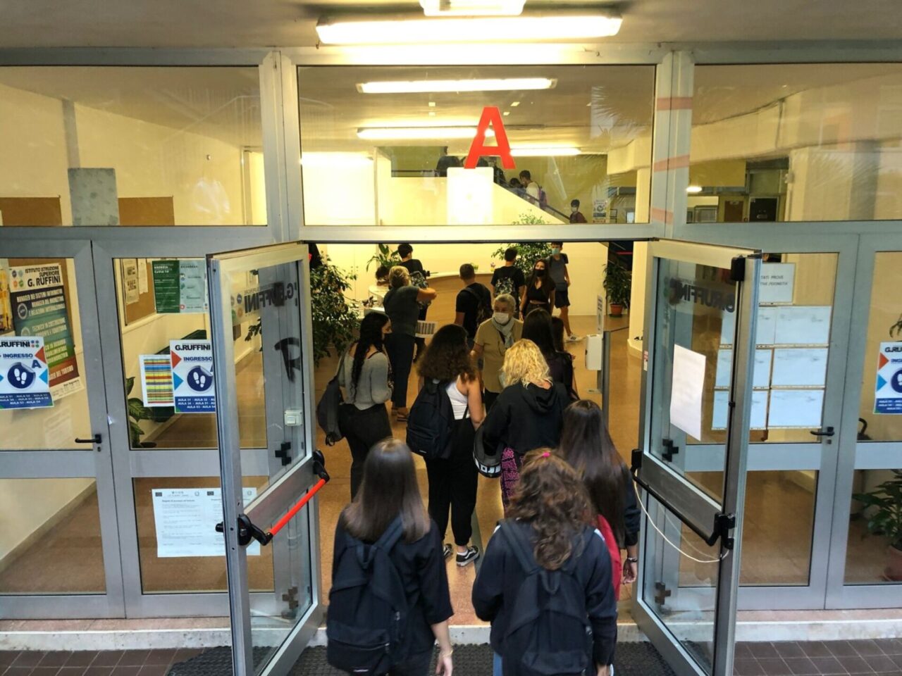 Anno scolastico 2023/24: da oggi le iscrizioni a superiori, elementari e prima media