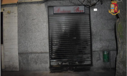 Novara molesta titolare di bar e le incendia il locale con una bottiglia Molotov: arrestato