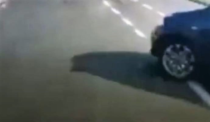 Sorpassi folli e schianto in diretta Facebook: il video diventa virale