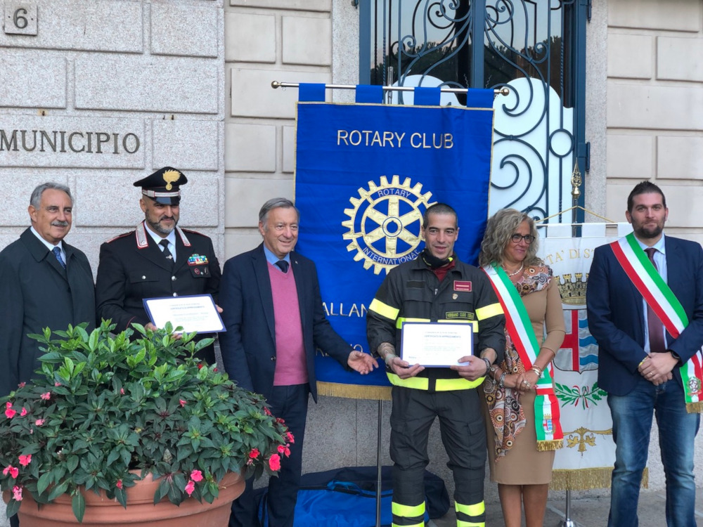 Consegnate le onorificenze rotariane a Carabinieri e Vigili del Fuoco di Stresa