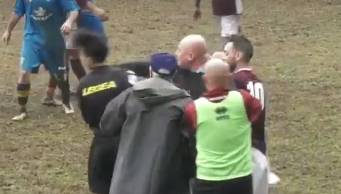 Mister prende a pugni arbitro: 5 anni di squalifica