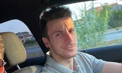 Schiacciato dall’auto che si ribalta nei campi: muore a 25 anni