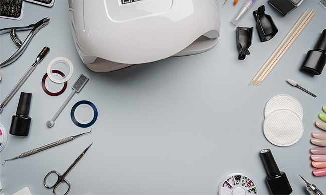 Smalto semipermanente professionale: il kit per l’applicazione