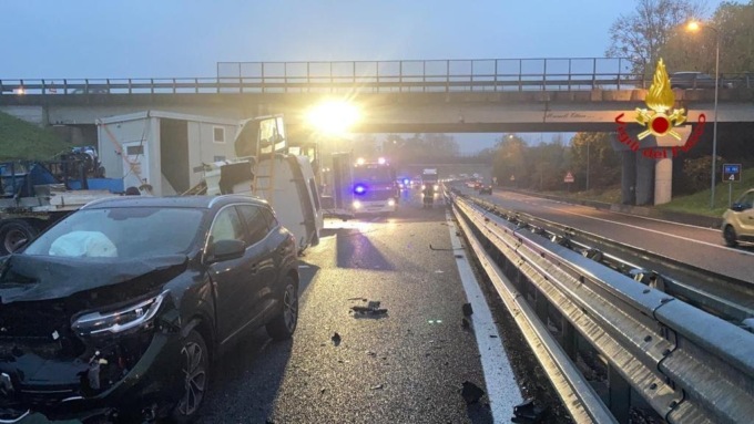 Novara incidente in tangenziale direzione laghi: cinque feriti