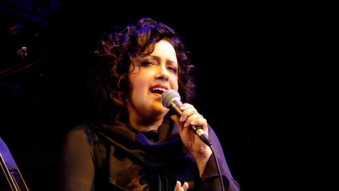 Antonella Ruggiero in concerto a Trecate sabato 20