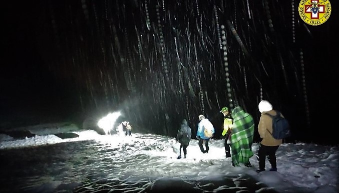 Migranti bloccati dalla neve a 2.000 metri: salvati dal Soccorso alpino