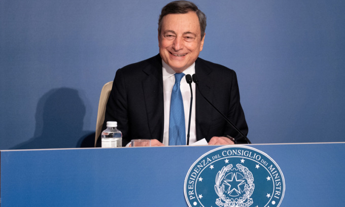 “Draghi è un mezzo uomo”: bufera sul sindaco di Arona Federico Monti