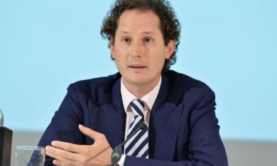 John Elkann: “In 10 anni il 70% delle auto Stellantis in Ue sarà ibrida o elettrica”