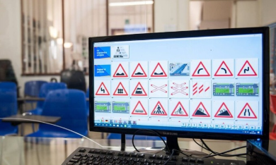 Cambia l’esame della patente: da oggi meno tempo e domande per la teoria