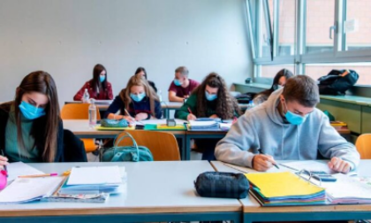 Cirio: "Tamponi gratuiti per gli studenti nei 15 giorni di attesa del Green Pass"