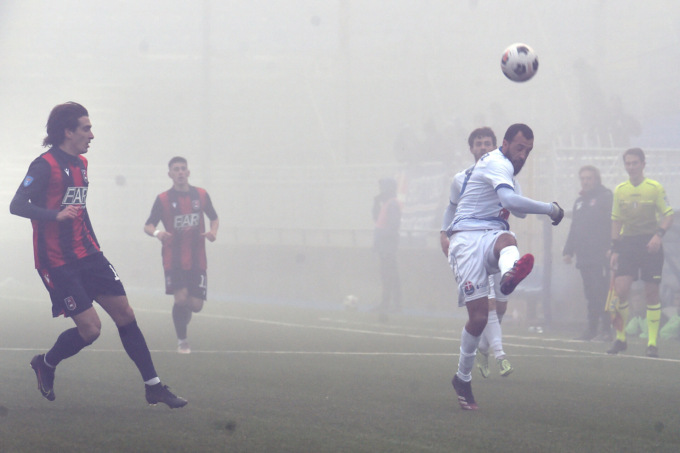 Nella nebbia un raggio di sole illumina il Novara Fc