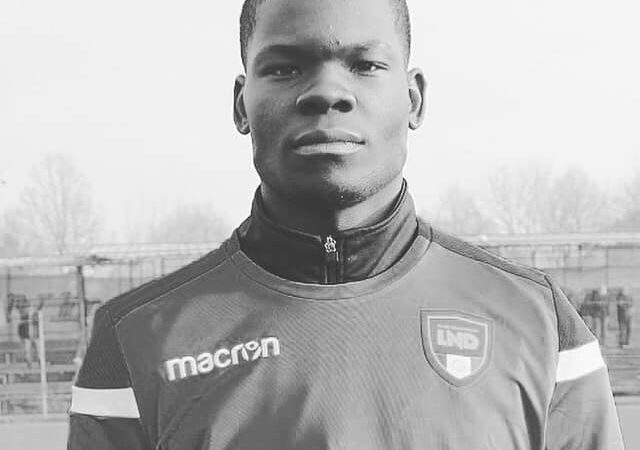 Tragedia nel calcio piemontese: muore in campo a 18 anni