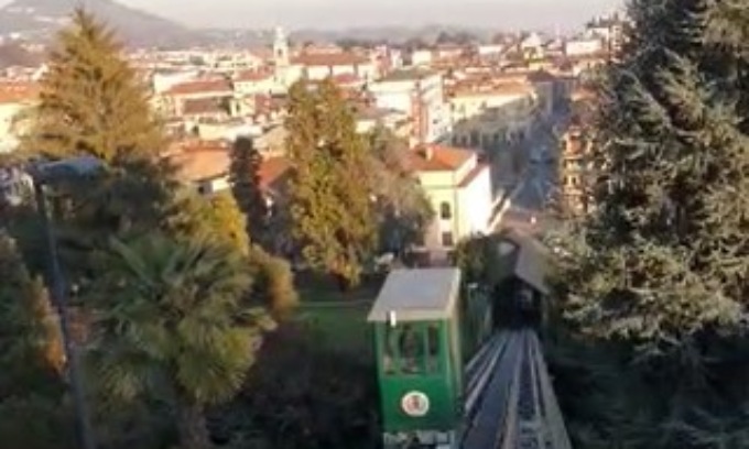 Biella funicolare si blocca all’improvviso: il video