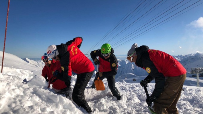 Travolti da una valanga due escursionisti muoiono in Val Formazza