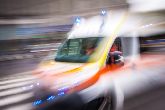 Operaio precipita da 4 metri: portato con l’elisoccorso al Maggiore