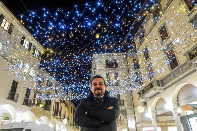 “Buon Natale Novara!” Gli auguri del sindaco Alessandro Canelli
