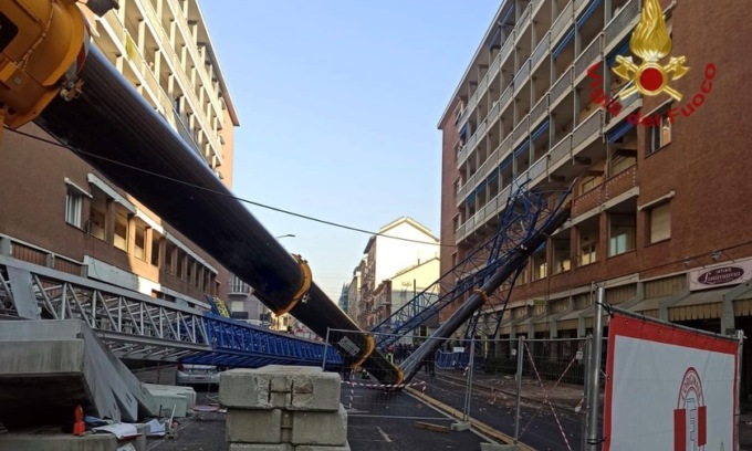 Gru cade e uccide tre operai a Torino