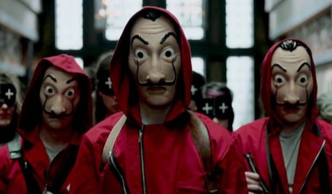 Assaltavano banche ispirandosi alla nota serie tv “La Casa di Carta”: nomi in codice “Professore” e “Helsinki”