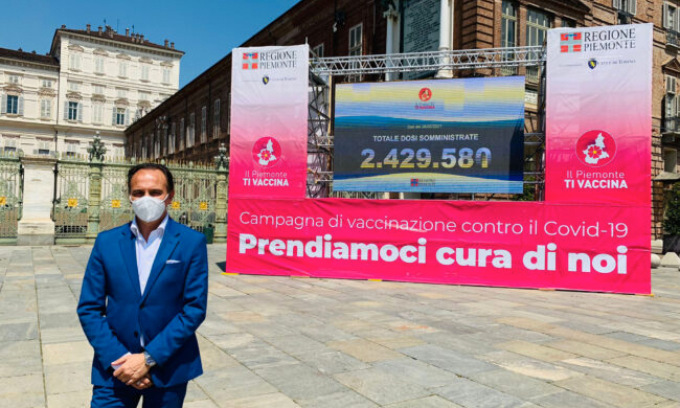 Danneggiato il maxischermo vaccini della Regione Piemonte: fermato il responsabile