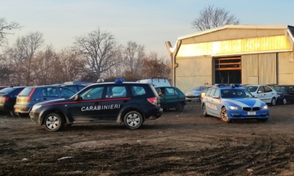 Sequestrato autodemolitore a Novara: 74 carcasse di auto abbandonate