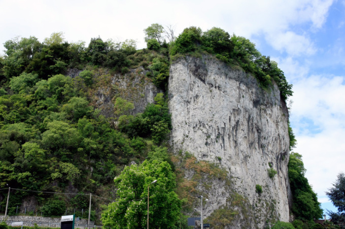 Verifiche geologiche sulla parete della Rocca di Arona: chiuso tratto di Statale
