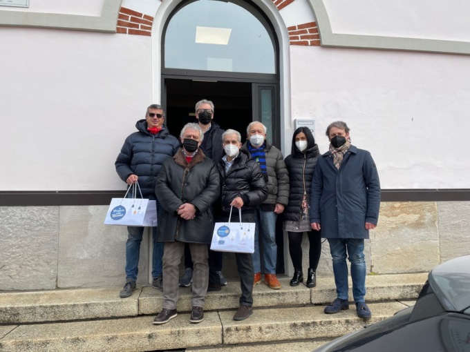 Consegnati dal Rotary Orta San Giulio 100 pasti della bontà per le famiglie più sfortunate