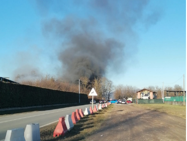 Incendio in una serra vicino alla discarica di Borgo Ticino