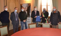 Premiato a Palazzo Tornielli il borgomanerese dell'anno 2021 Lorenzo Zino