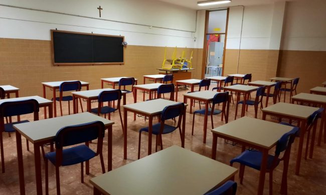 Contagi troppo alti, l’Ordine dei medici: “Rinviare l’apertura delle scuole”