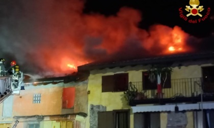 Pauroso incendio a Castelletto: famiglie sfollate