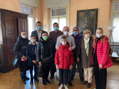 In fuga dalla guerra passando dall’Ungheria, arrivano in Piemonte i primi profughi ucraini