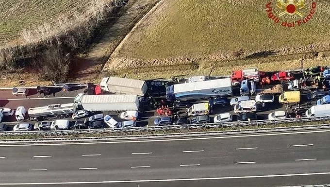 Gigantesco tamponamento in autostrada: le vittime un anziano e un ragazzo
