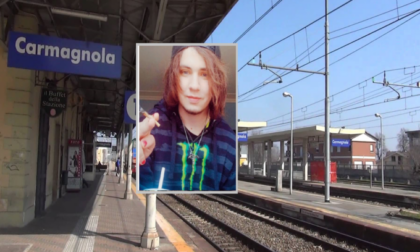 Muore a 19 anni lanciandosi contro un treno regionale: a bordo c'era la madre