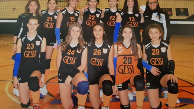 Natascha ha perso tutto nell’incendio: Borgosesia aiuta la 13enne e suo padre