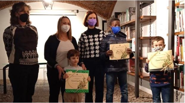 Biblioteca di Arona premia i suoi lettori.. che finiscono su Radio Deejay